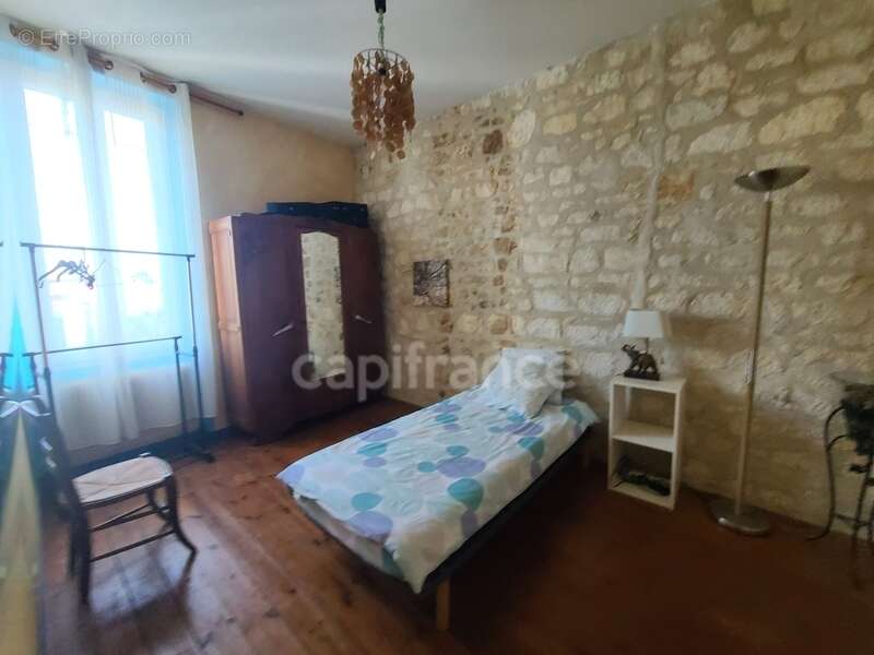 Maison à vendre sur Saintes - photo 11
