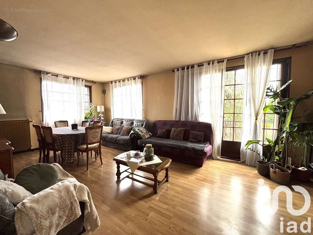 Photo 2 - Maison à TREMBLAY-EN-FRANCE