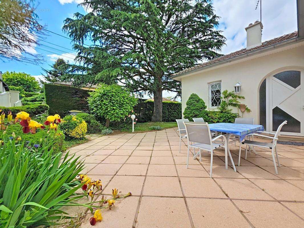 Maison - 5 Chambres - Grand garage - Terrasse - Jardin - Au calme absolu - photo 9