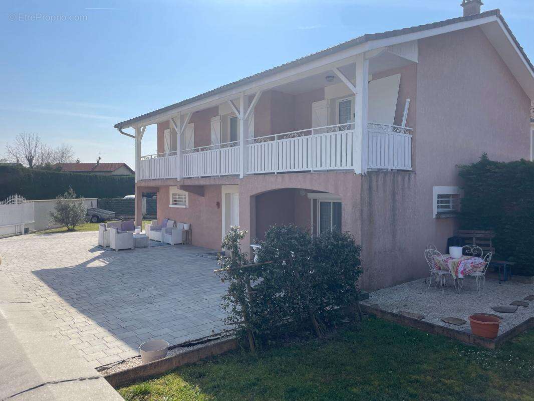 Maison à CHAVANOZ