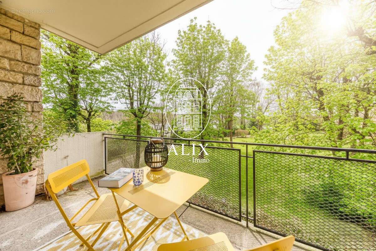 Appartement à MARNES-LA-COQUETTE