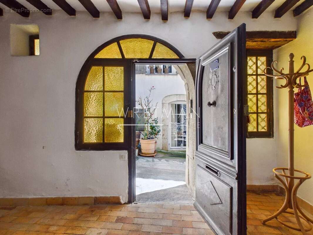 Maison à CHATEAUNEUF-GRASSE