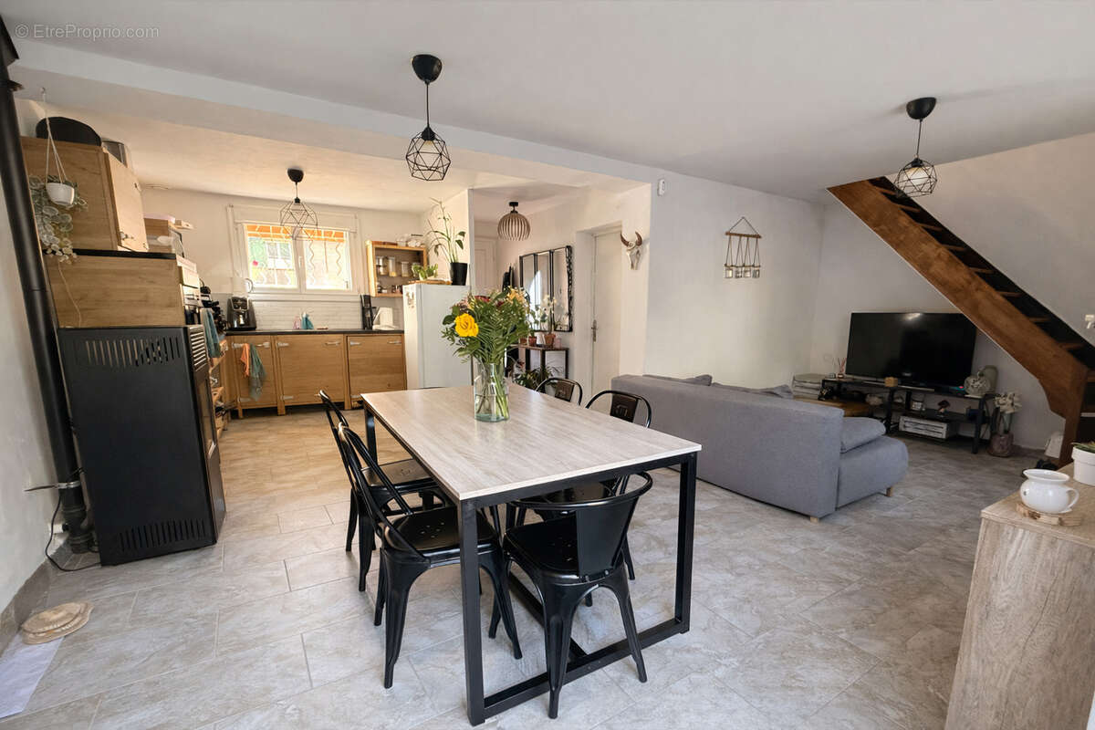 Maison à SOLLIES-TOUCAS