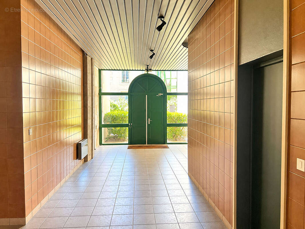 Nevers centre -t2 lumineux avec ascenseur - photo 6