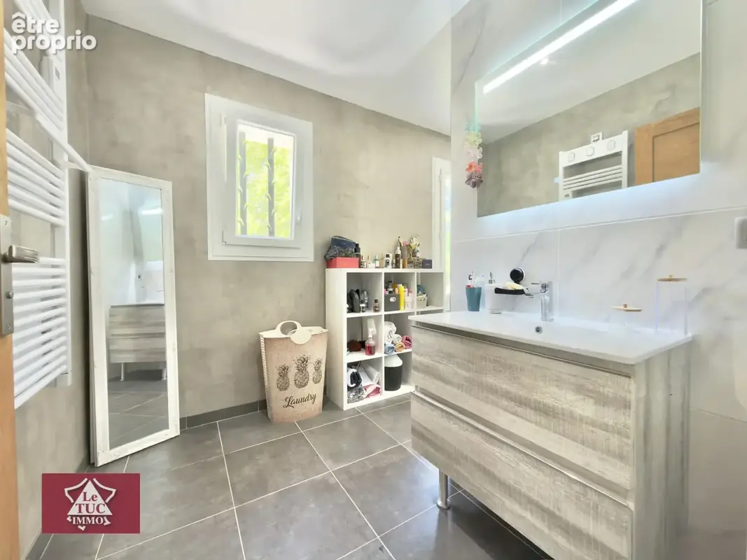 Maison de plain pied, piscine chauffée avec installations équestres - photo 12