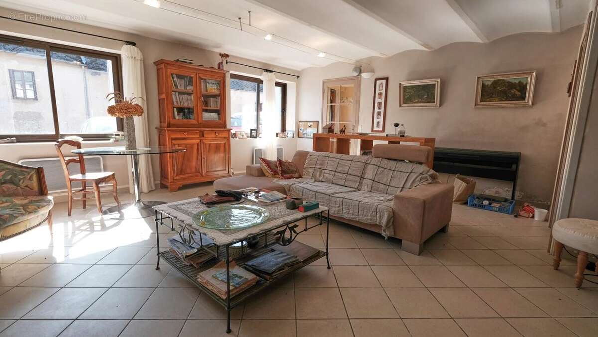 Maison à ROUSSILLON-EN-MORVAN