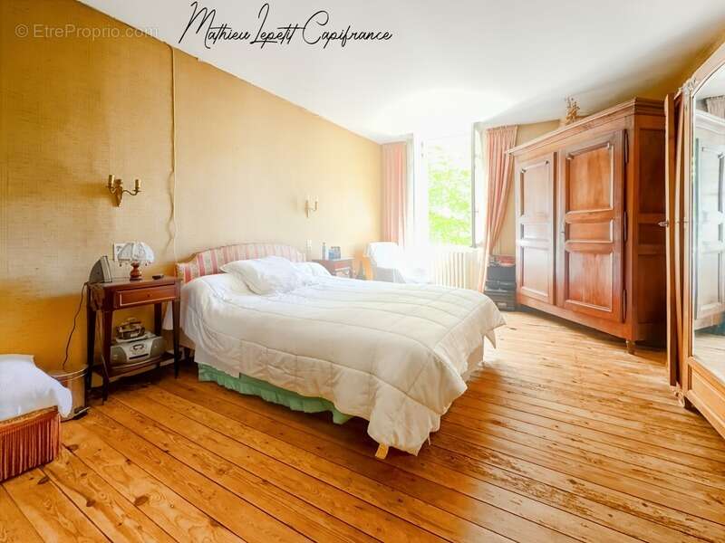 Maison à SAINT-PIERRE-DE-CHIGNAC