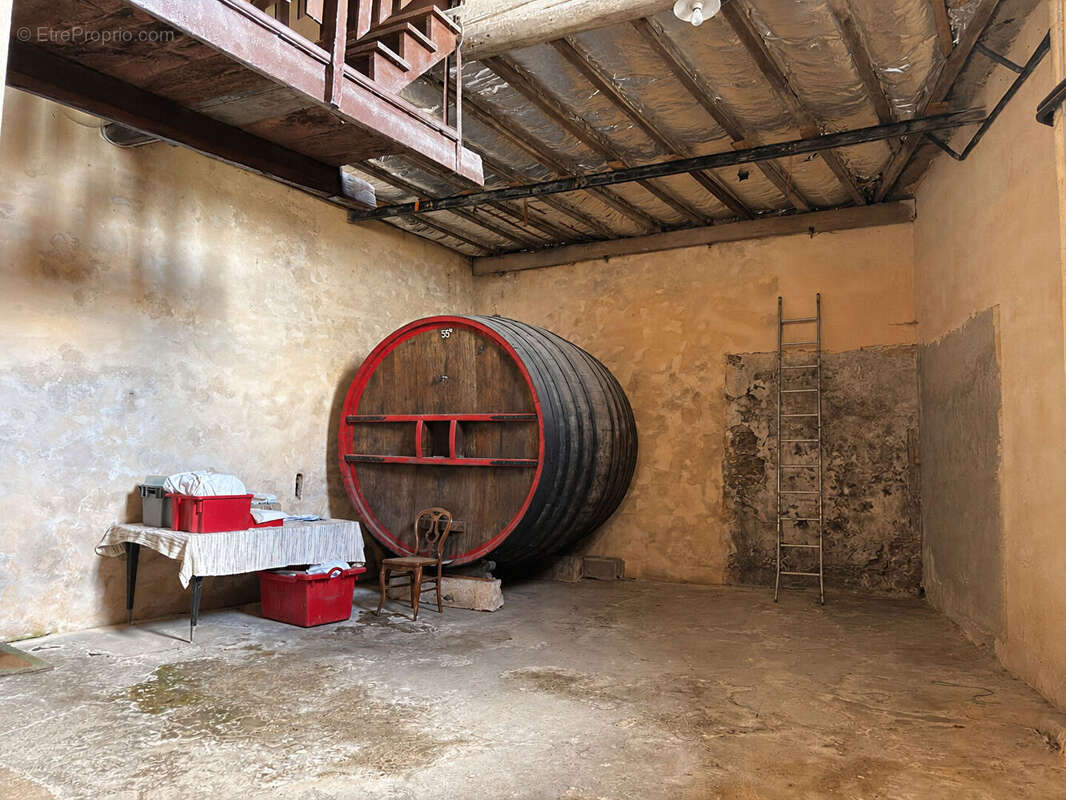 POUILLY LE MONIAL - Maison 7 pièces de 146 m²  avec véranda et terrain 600m² - photo 10