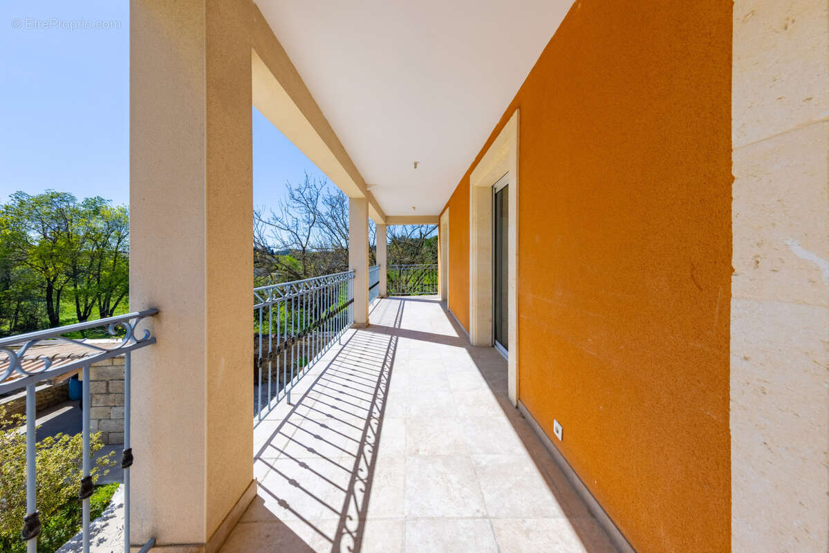Coup de cœur à Sommières   T4 de 96 m2 avec terrasse, jardin et parking - photo 2
