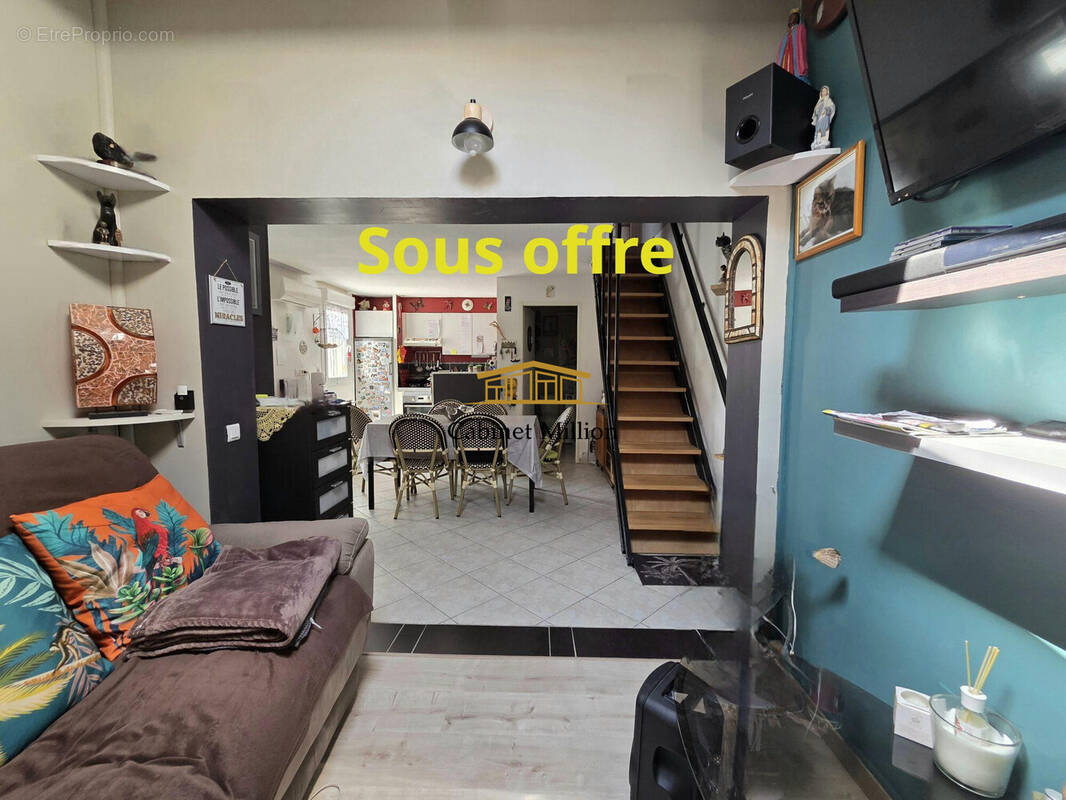 Maison à VIC-LA-GARDIOLE