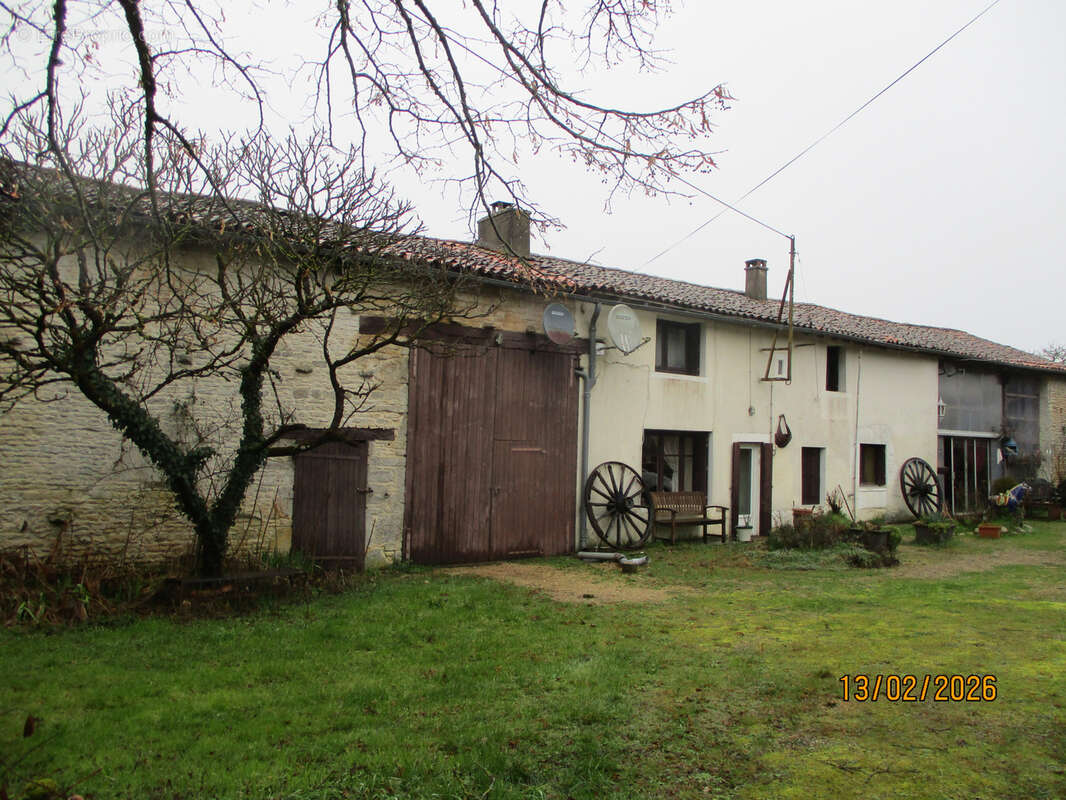 Ensemble immobilier de deux maisons. - photo 41