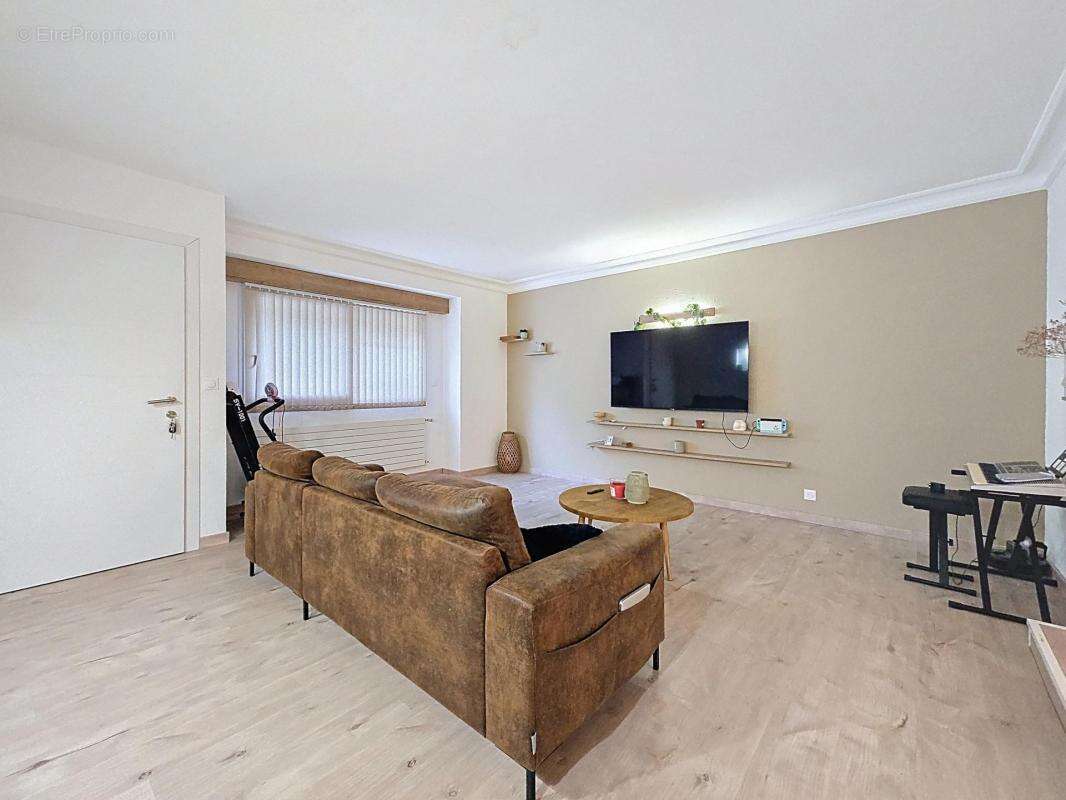 Maison à LES LANDES-GENUSSON