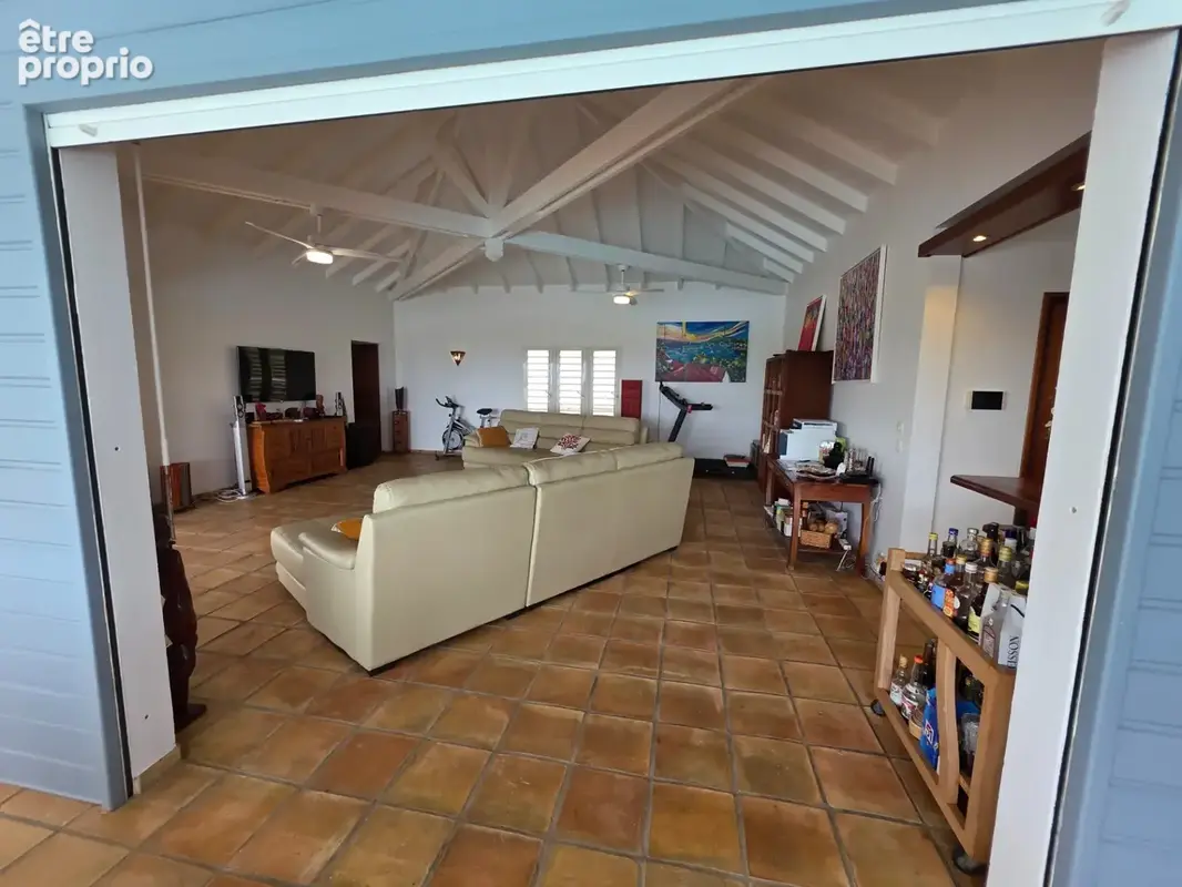 VUE MER Superbe villa de standing + T3 piscine à débordement sur 1000 m² à BAIE MAHAULT (971) - photo 11