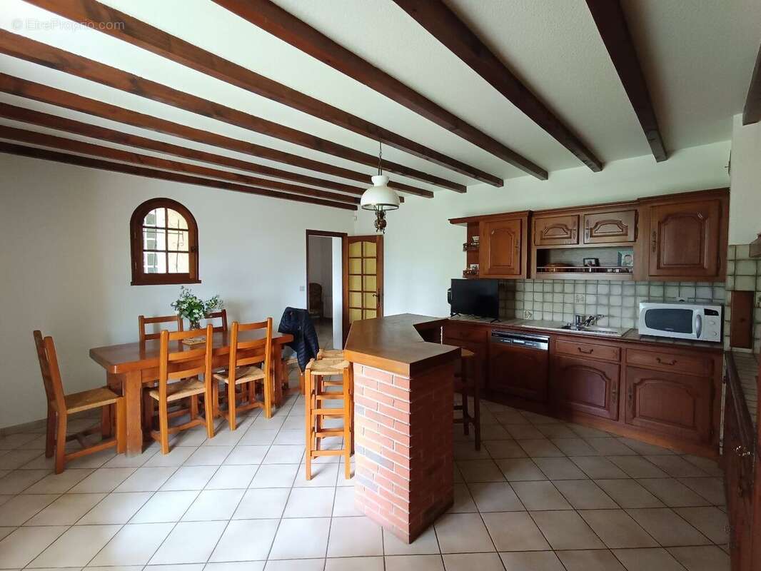 Maison sur demi-niveau spacieuse avec grand garage - photo 10