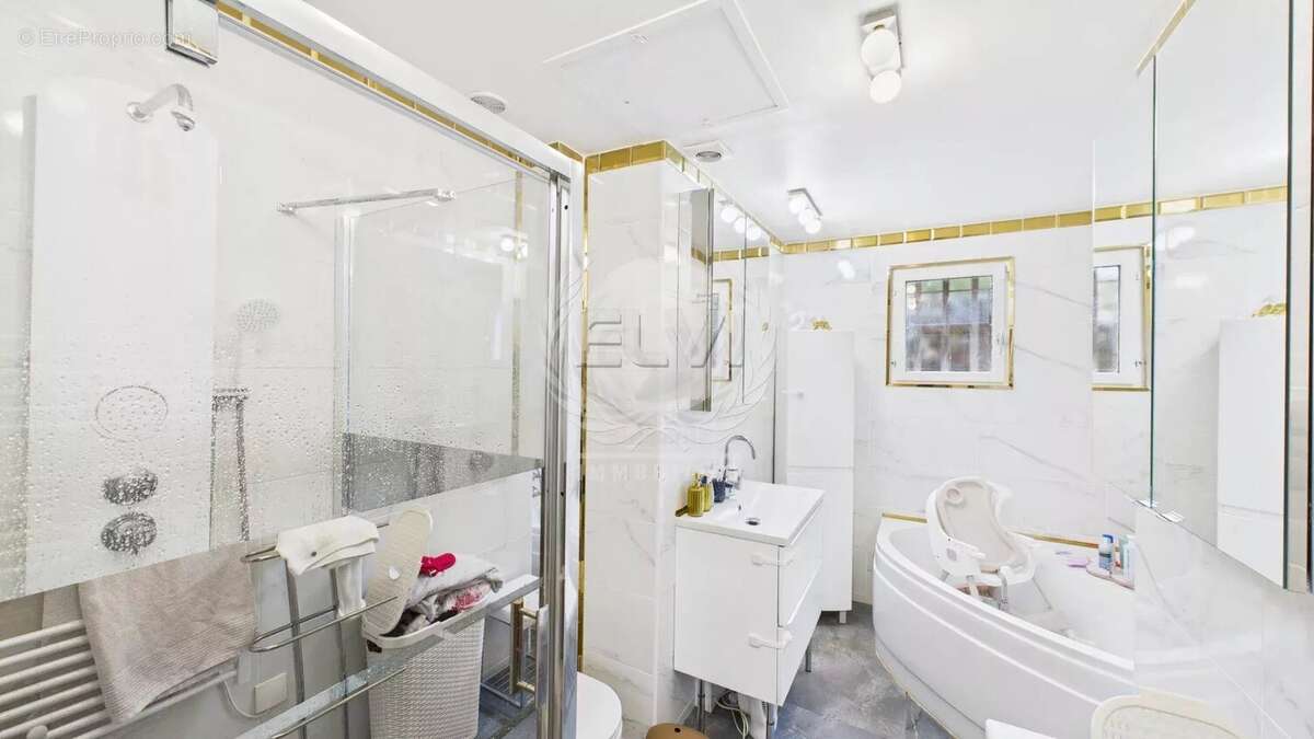 Maison à PLAN-DE-LA-TOUR