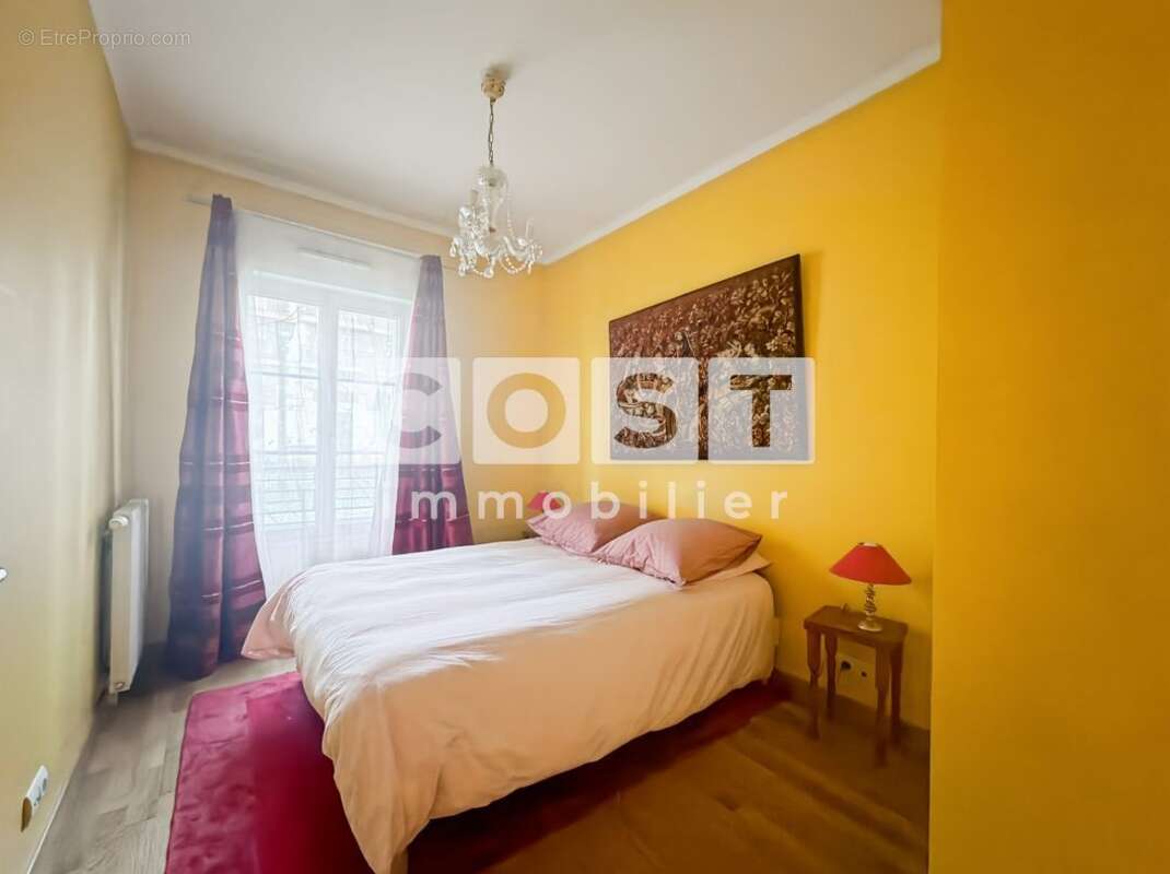 Appartement à LA GARENNE-COLOMBES