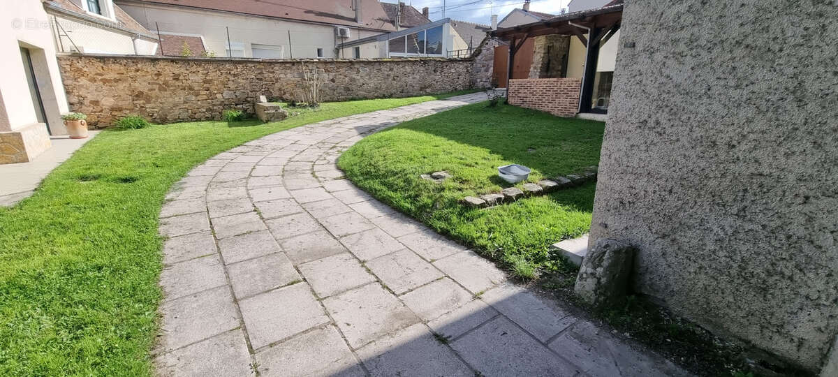 Maison à VILLEMANOCHE