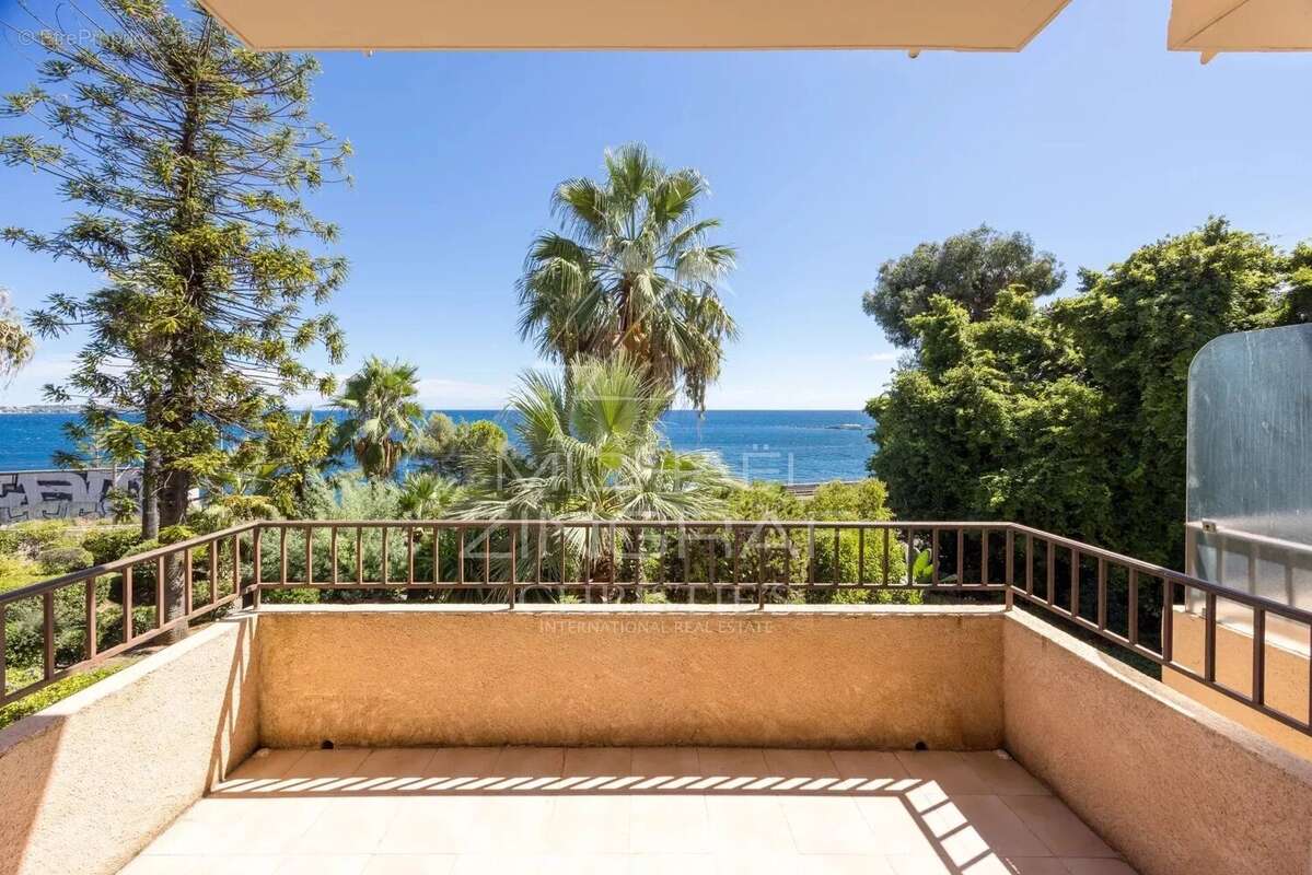 Appartement à VALLAURIS