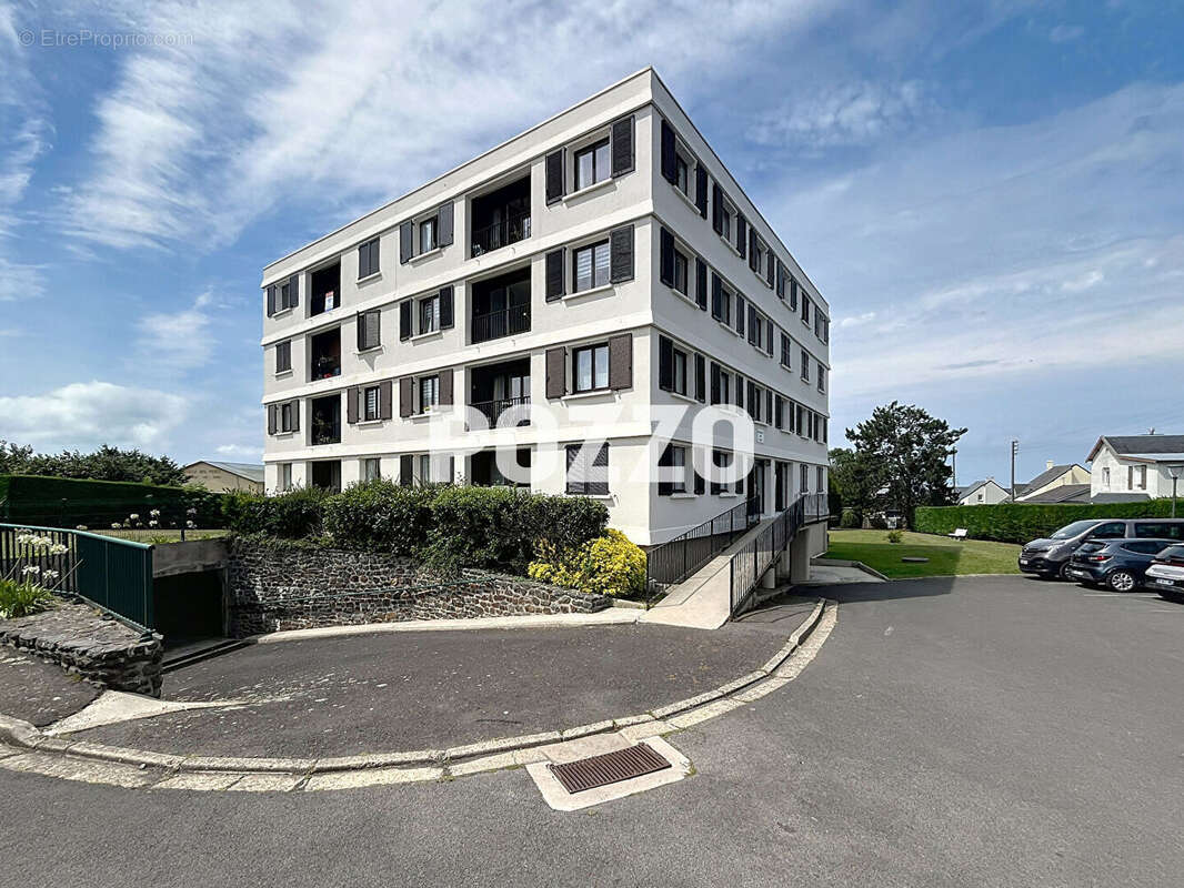 Appartement à DONVILLE-LES-BAINS