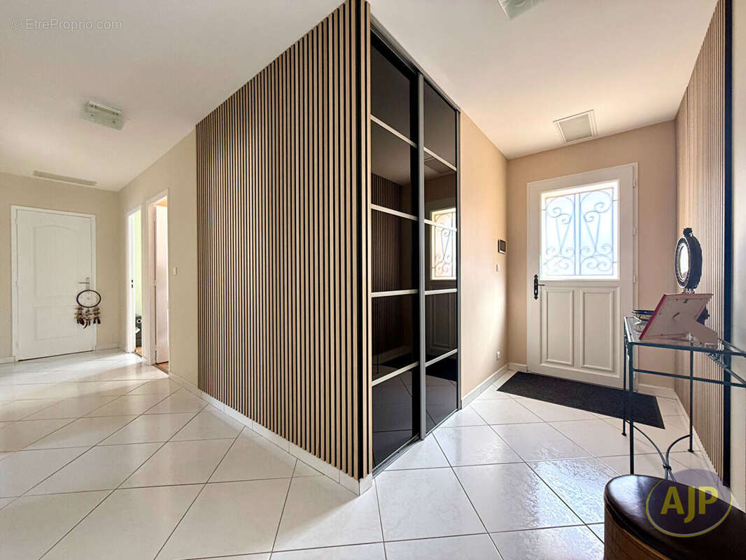 Maison à SAINT-LEGER-LES-VIGNES