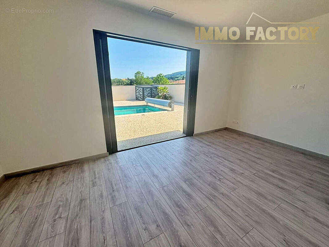 Maison plain-pied 5 pieces 125 m² saint-alban-les-eaux - photo 9