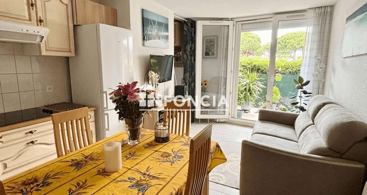 La Grande-Motte – T3 en rez-de-chaussée avec terrasse de 30m² et parking, à 300m de la plage - photo 4