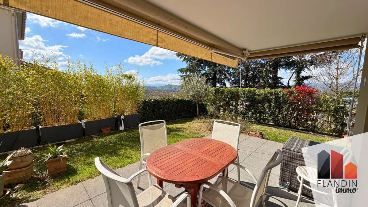 Appartement de standing de 93 m2 avec jardin, terrasse et vue sur les Monts du Lyonnais - photo 2