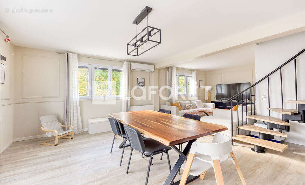 Maison à OZOIR-LA-FERRIERE