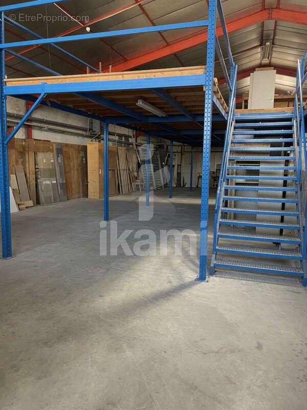 Local d'activité / stockage 393 m2 en zone Bourg de Péage - photo 2