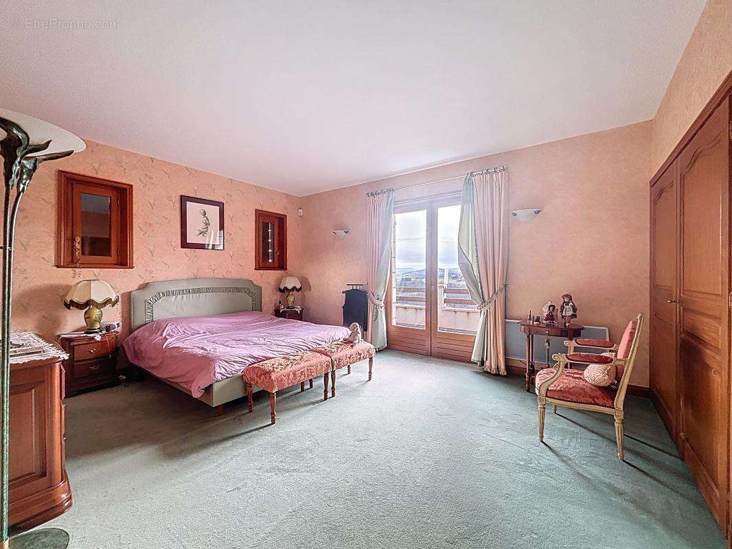 Maison à LA ROCHE-BLANCHE