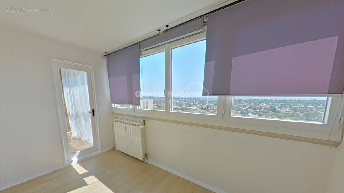 Appartement à VILLENEUVE-LES-AVIGNON