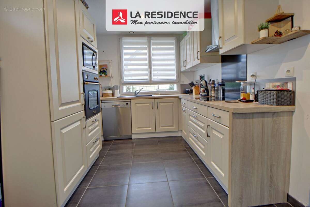 Maison à LES CLAYES-SOUS-BOIS