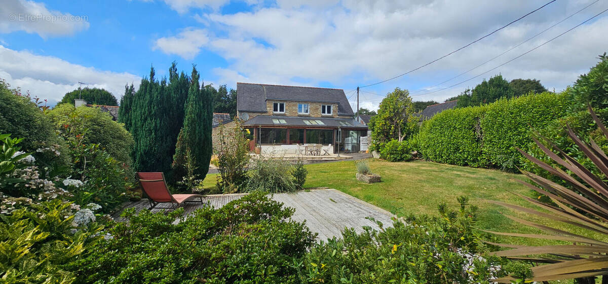 Maison à TREGOUREZ