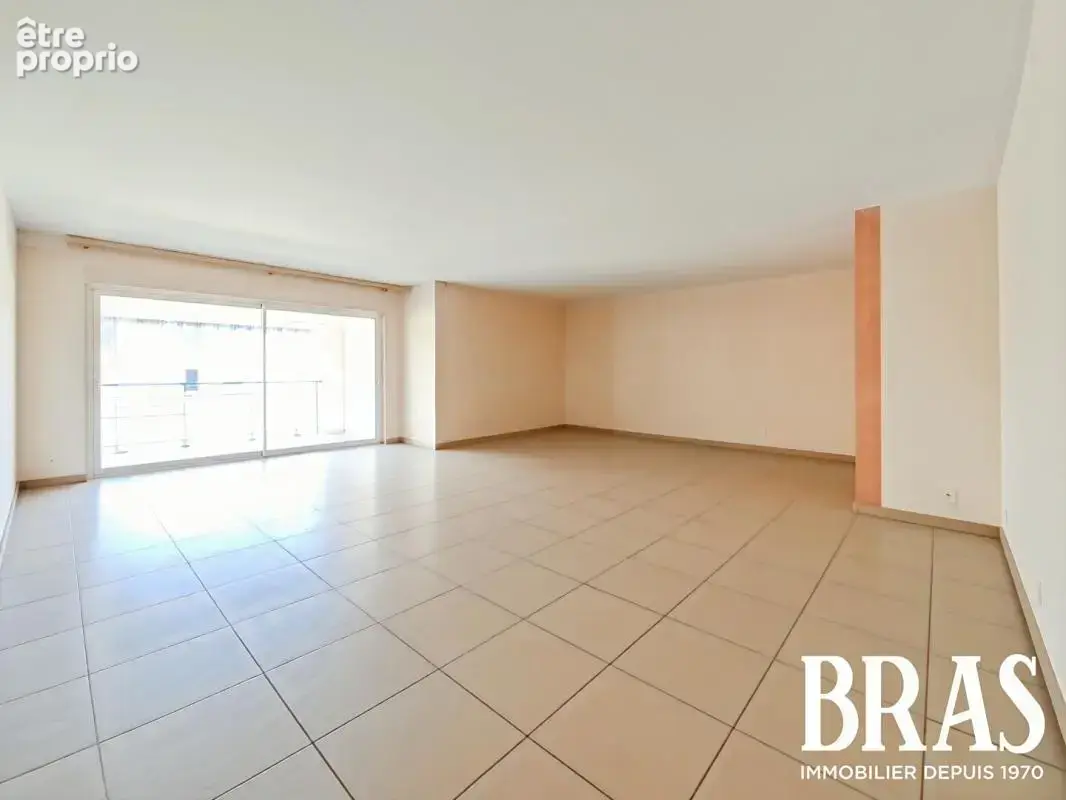 Les Sables D Olonne, quartier gare, Appartement de 85.38 m² avec garage! - photo 4