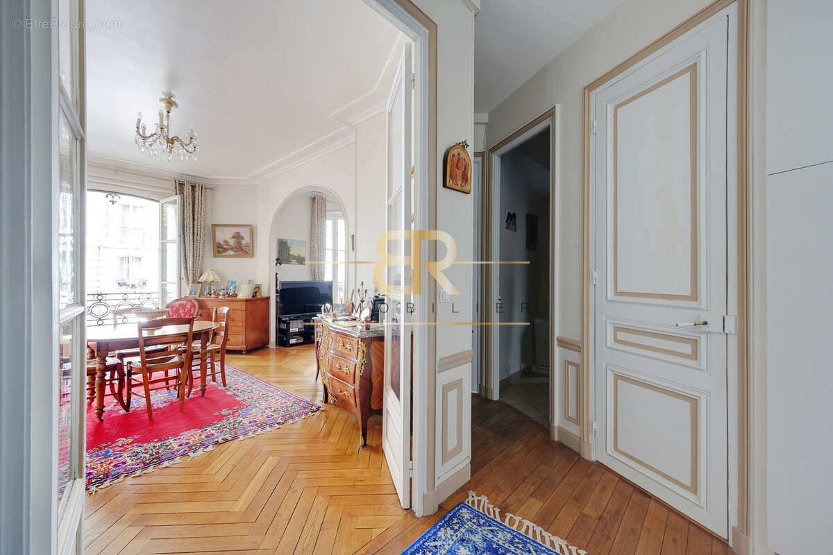 Appartement à PARIS-16E