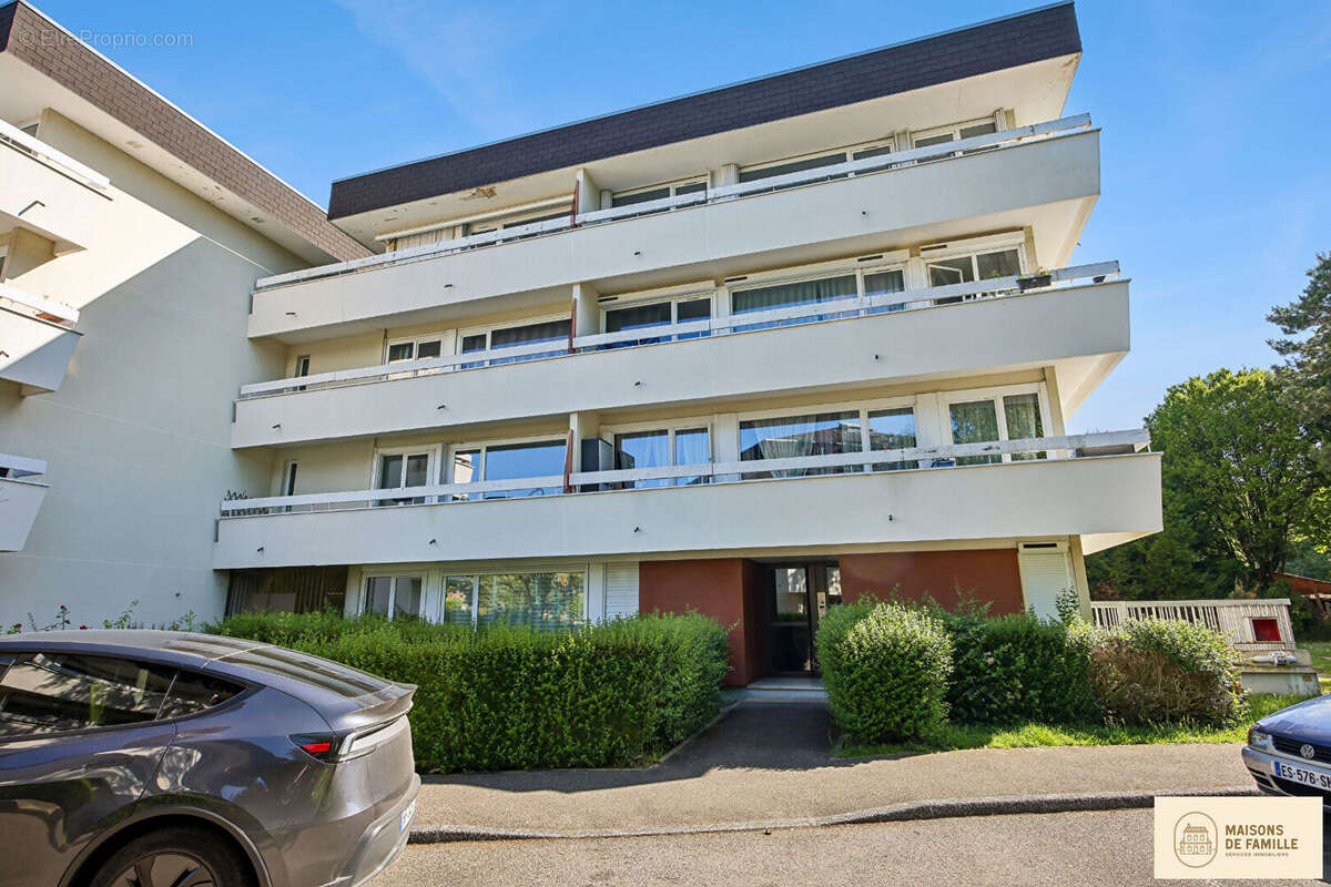 Appartement à LES ESSARTS-LE-ROI