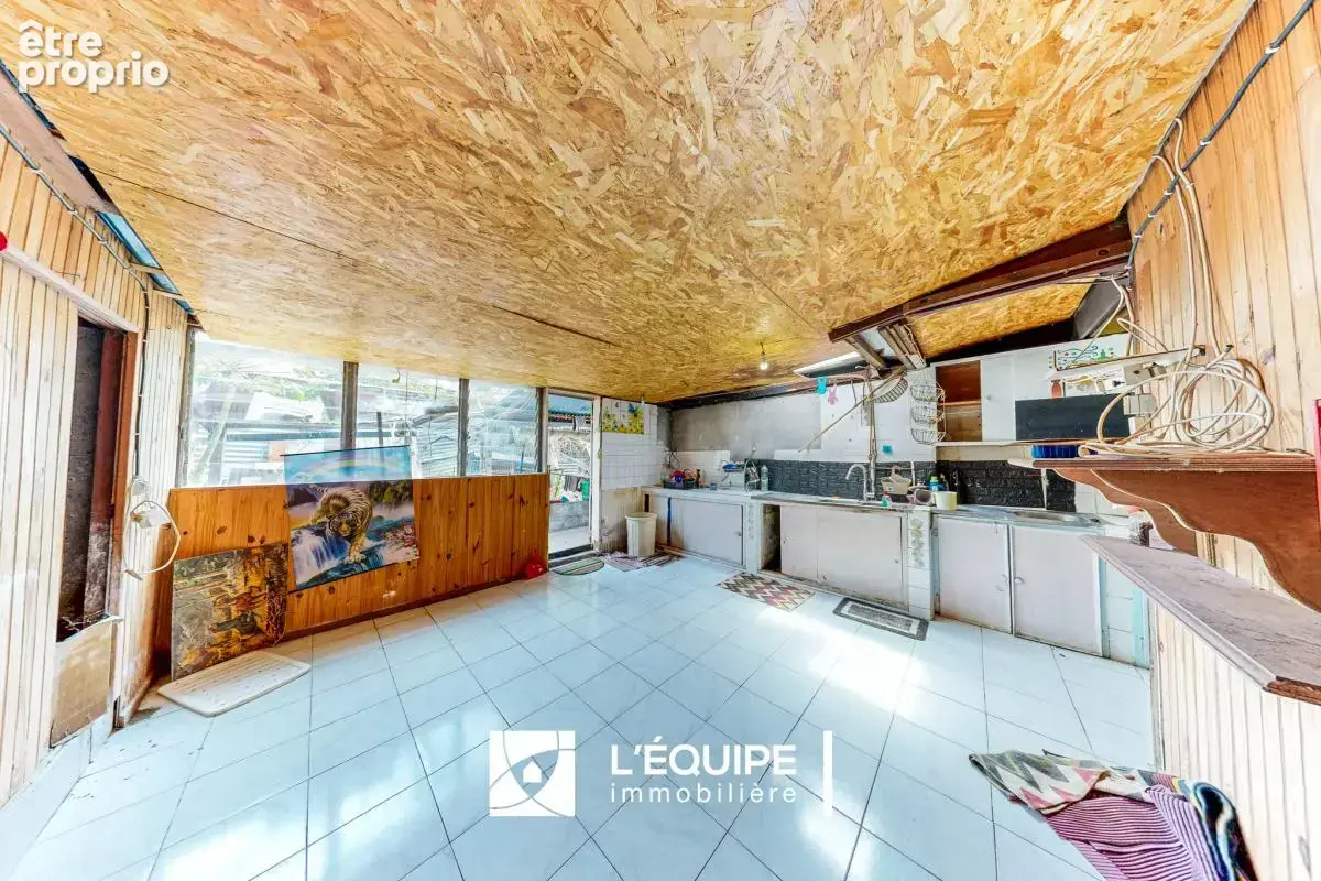 Maison 5 pièces 109 m² à vendre à Saint-Benoit (97470) - photo 2