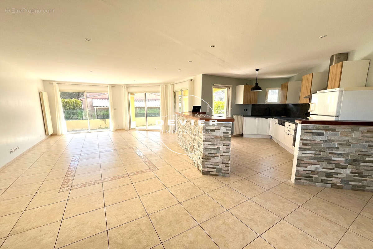 Maison à SUSSARGUES