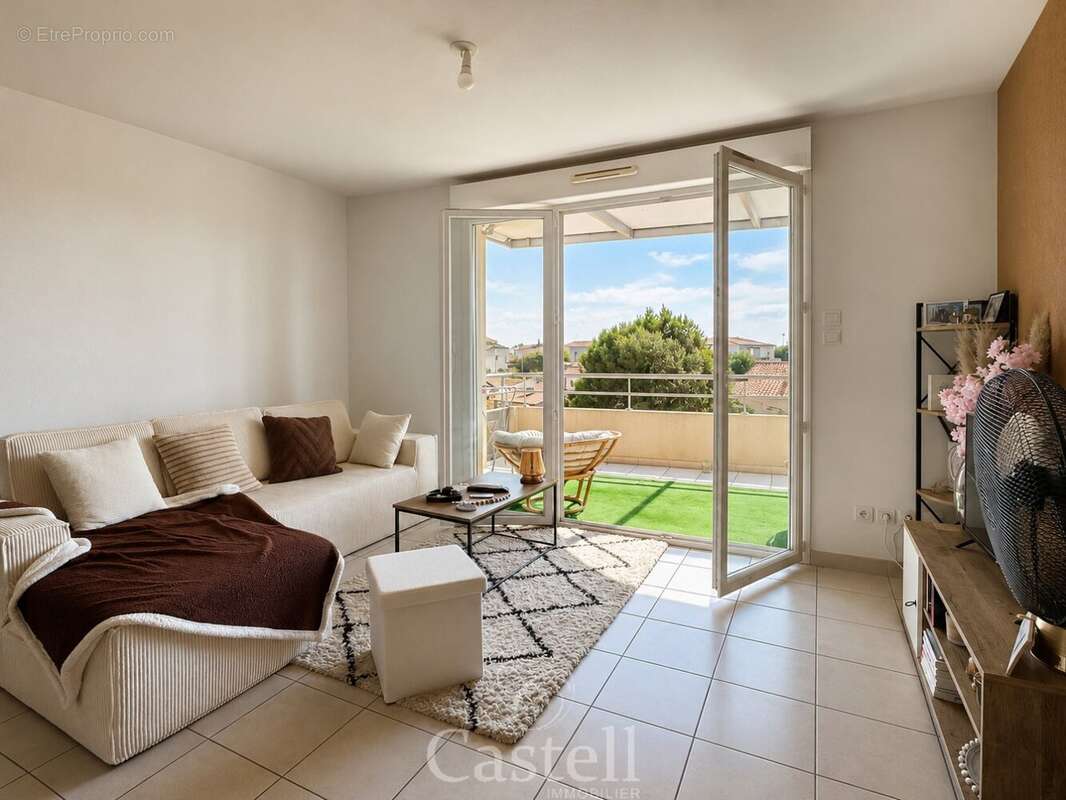 ***appartement t2 lumineux avec terrasse au dernier étage à agde*** - photo 4