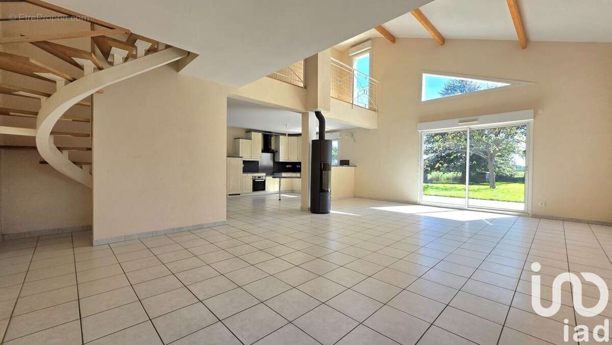 Photo 2 - Maison à VARENNE-SAINT-GERMAIN