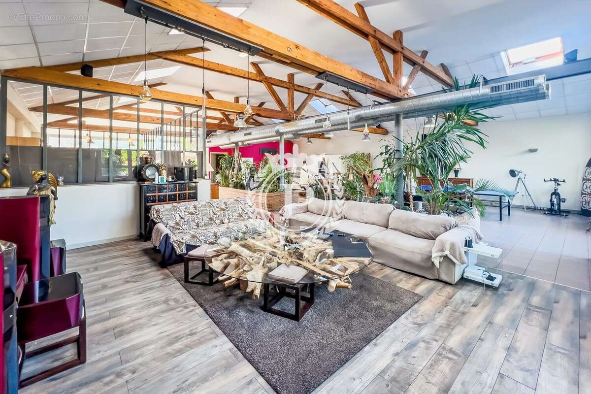 Commerce à GOUVIEUX