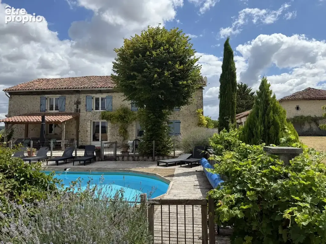 Photo Maison à Courgeac au prix de 340 000€