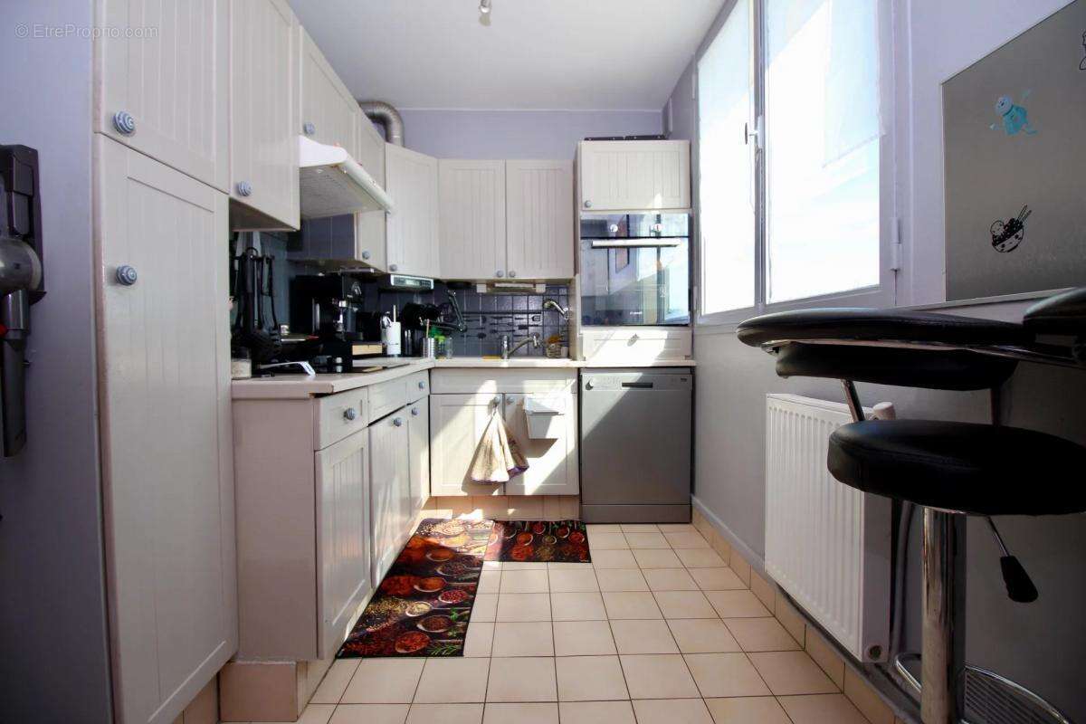 Appartement à NEAUPHLE-LE-CHATEAU