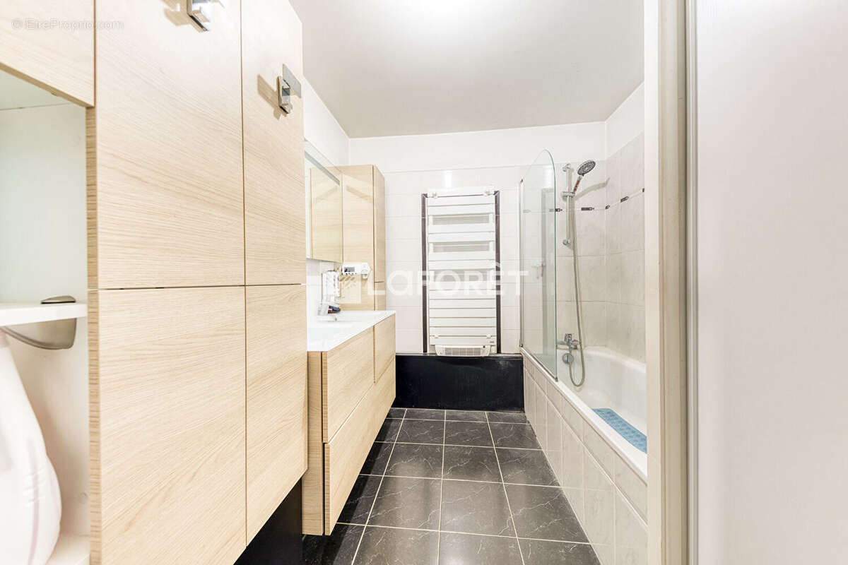 Appartement à EMERAINVILLE