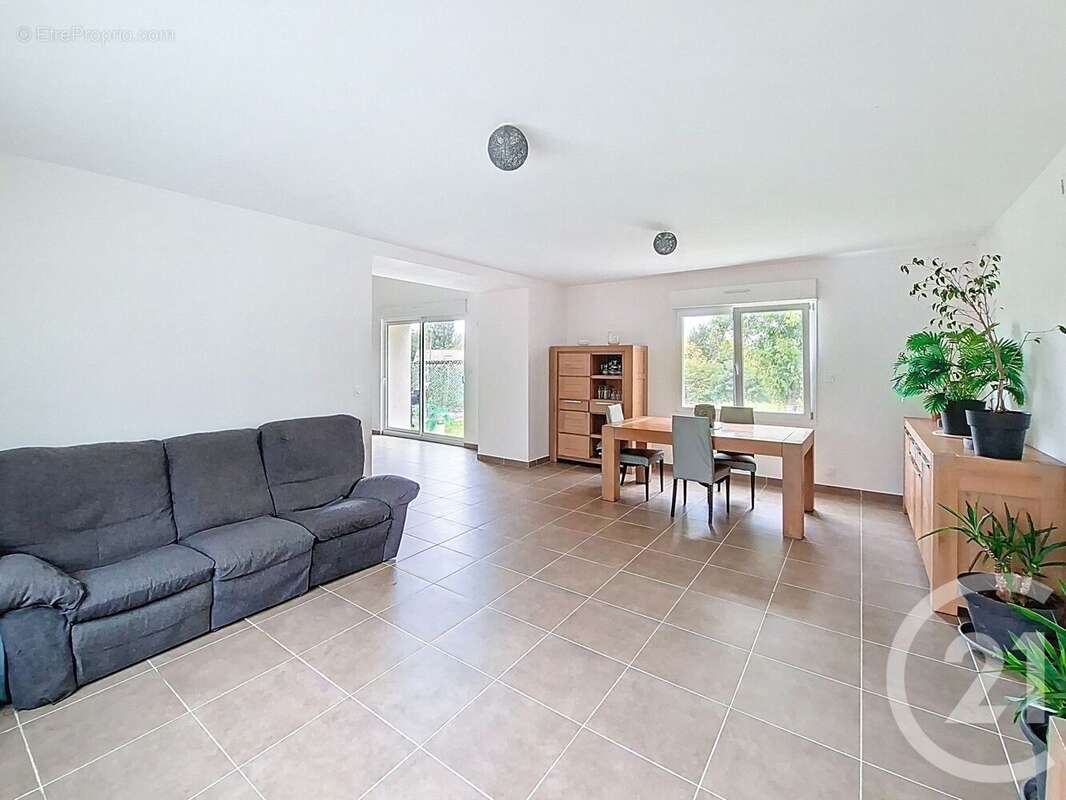 Maison à SAINT-PIERRE-DE-CHANDIEU