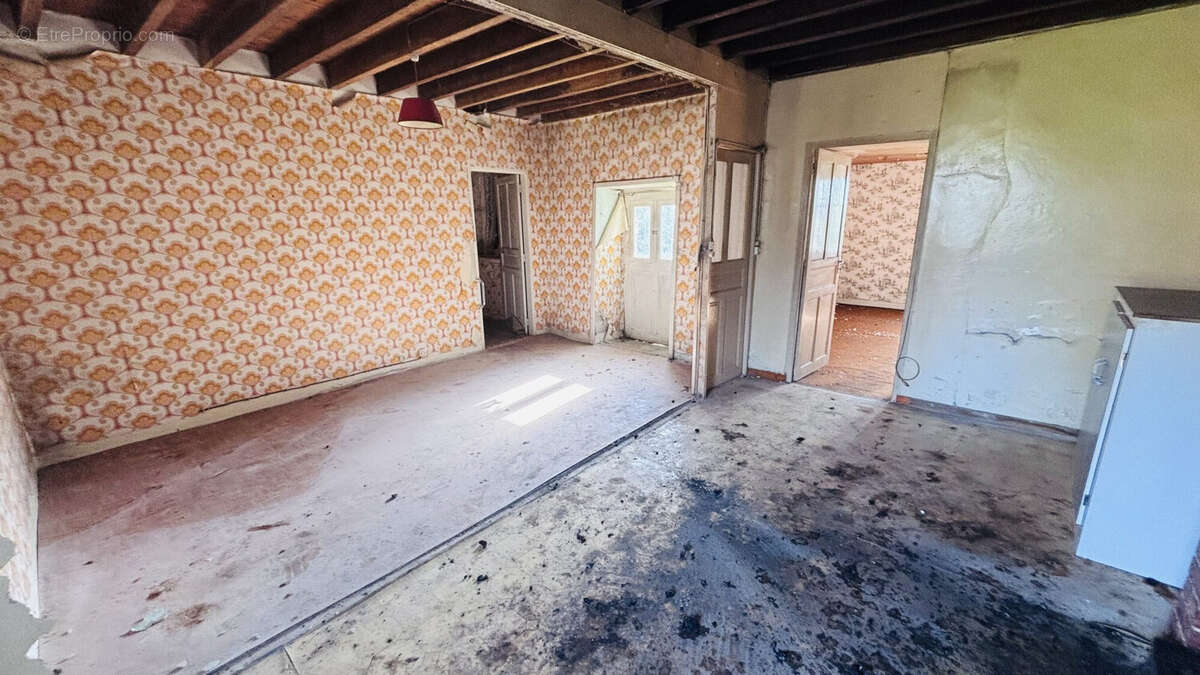Maison 104 m² à Saint-Denis-De-Gastines  - photo 8