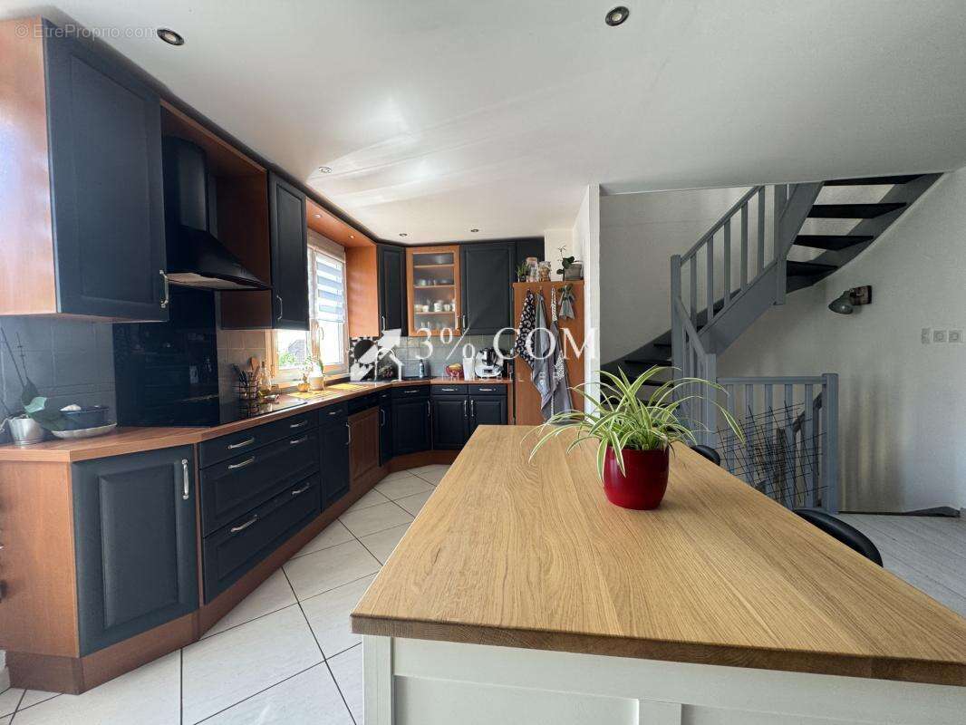 3%COM Charmant triplex avec 3 chambres  - 2 terrasses - gara - photo 8