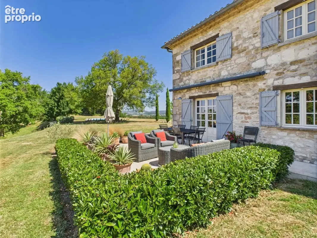 Charmante Ancienne Propriété de Vigneron avec 33 Hectares, Vues Panoramiques et Lac - photo 23
