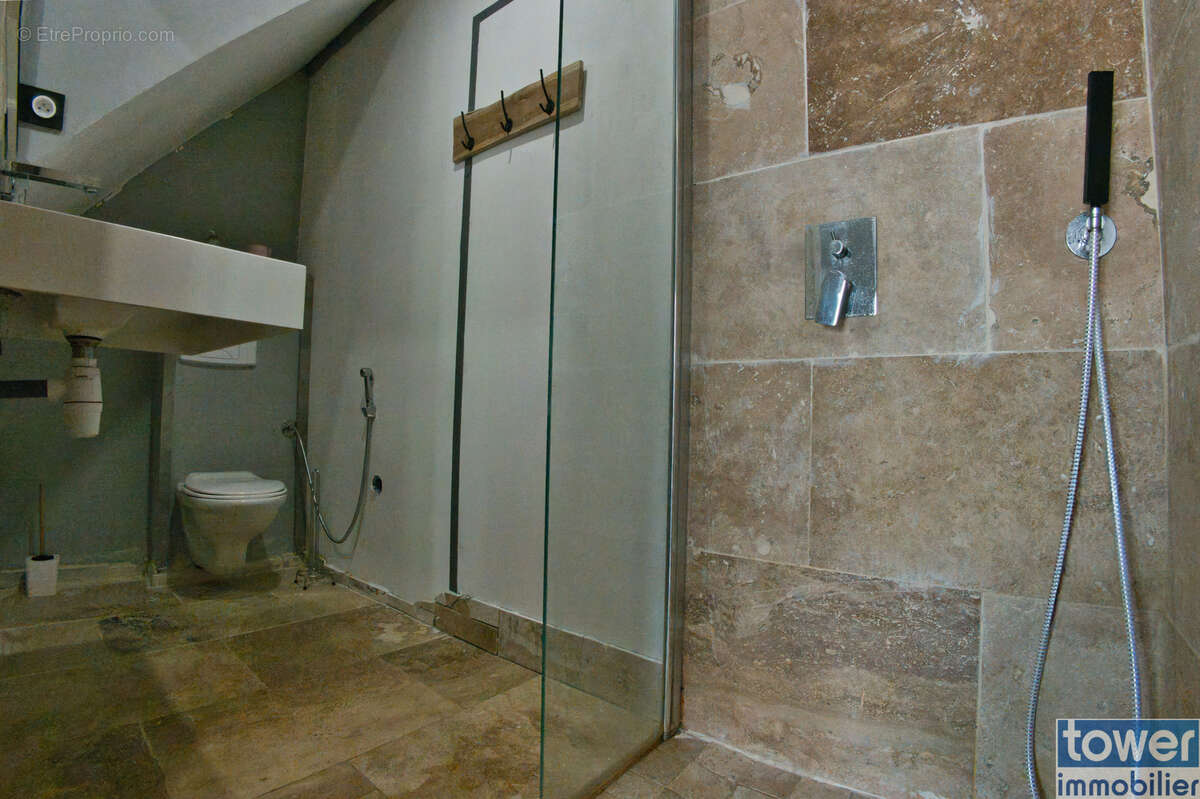 Maison en pierre intégralement restaurée - 166 m2 - 5 pièces + soub. aménagé 162 m2 - Jardinet + Terrasse - photo 7