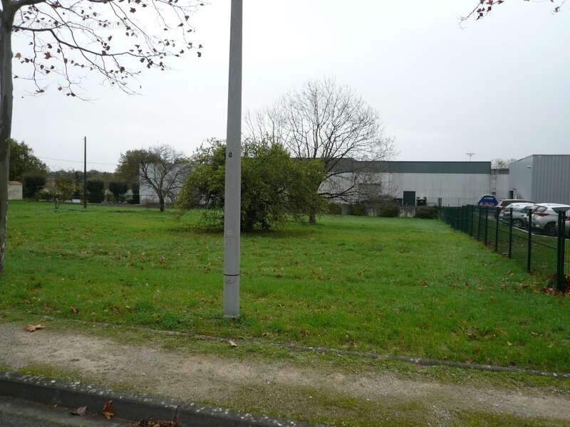 Terrain à CHATEAUBERNARD